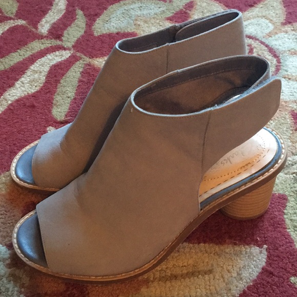 clarks open toe ankle boots